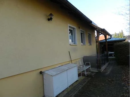 Ein-/Zweifamilienhaus mit zwei Garagen in Schwarzenbruck — Bild 3