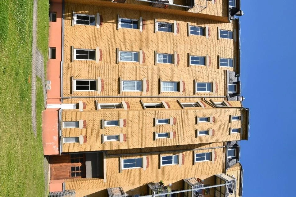 Eigentumswohnung (1 bis 2 Zimmer), Mühlengebäude mit Nebenanlage u. Garage in Plauen