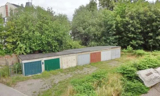 mit Garagen bebautes Grundstück in Crimmitschau