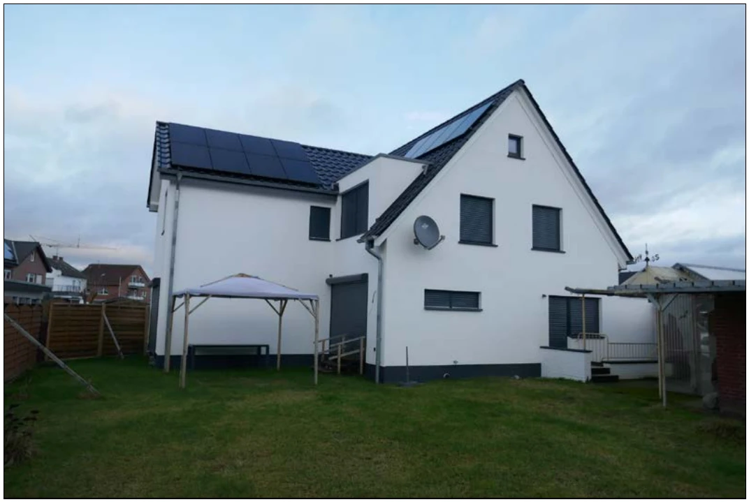 Einfamilienhaus mit drei Reihengaragen in Harsewinkel — Bild 2