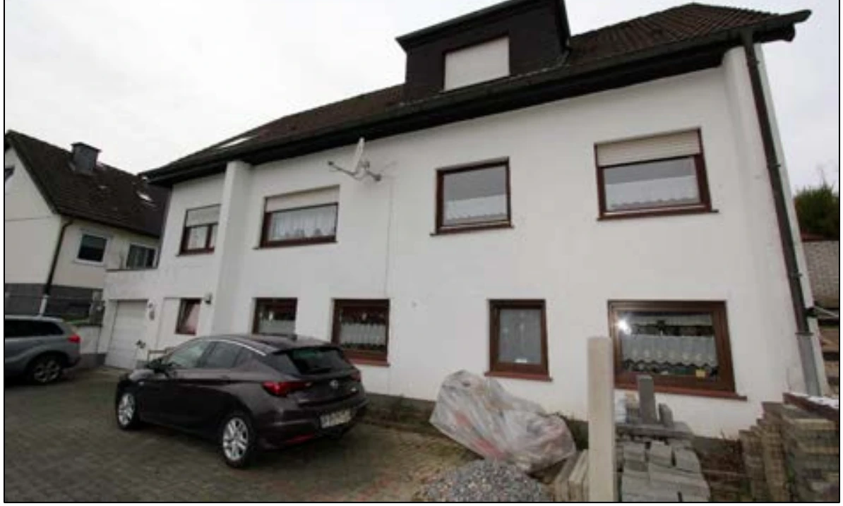 Eigentumswohnung im Erdgeschoss, Zweifamilienhaus, Terasse, Kellerräume in Attendorn — Bild 2