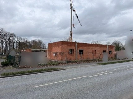 Grundstück, bebaut mit einem unfertigen Gewerbehof mit KFZ werkstatt und Bürogebäude in Lippstadt — Bild 3