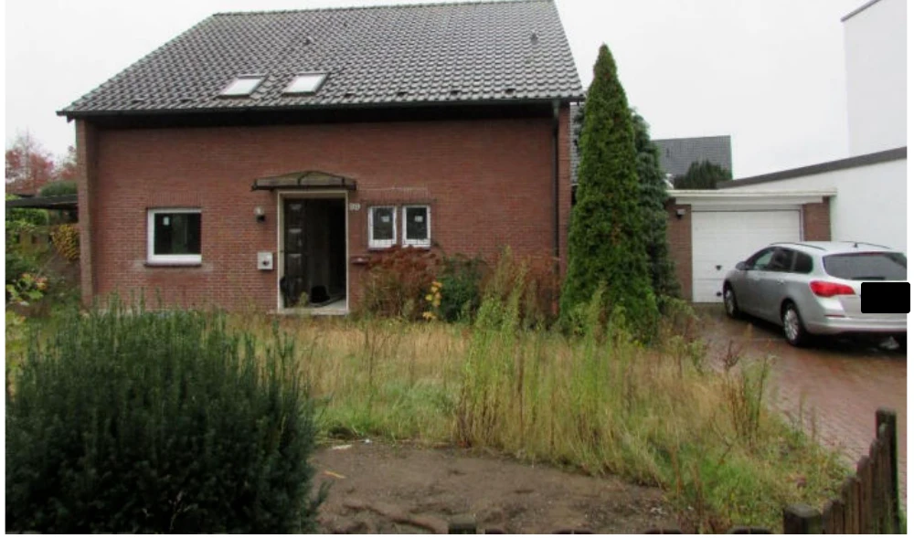 Zweifamilienhaus mit 2 Kfz-Garagen in Wesel — Bild 2