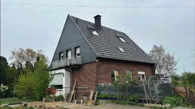Einfamilienwohnhaus mit Pkw-Doppelgarage und Nebenanlagen in Wesel