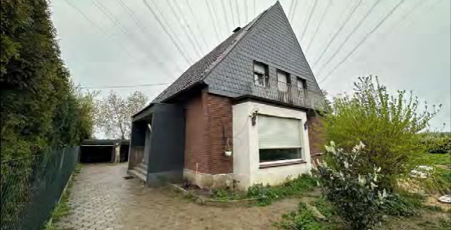 Einfamilienwohnhaus mit Pkw-Doppelgarage und Nebenanlagen in Wesel — Bild 3