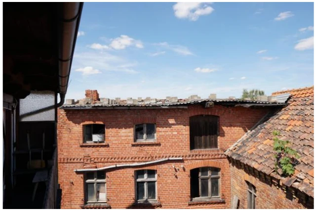 Mehrfamilienhaus, 3 Nebengebäude und ein in Oschersleben — Bild 2