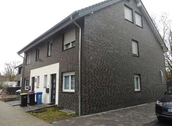 Einfamilien-Doppelhaus mit PKW-Stellplatz sowie Miteigentum an Wegeflächen und einer Garagen- und Stellplatzanlage in Gladbeck