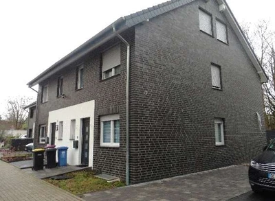 Einfamilien-Doppelhaus mit PKW-Stellplatz sowie Miteigentum an Wegeflächen und einer Garagen- und Stellplatzanlage in Gladbeck