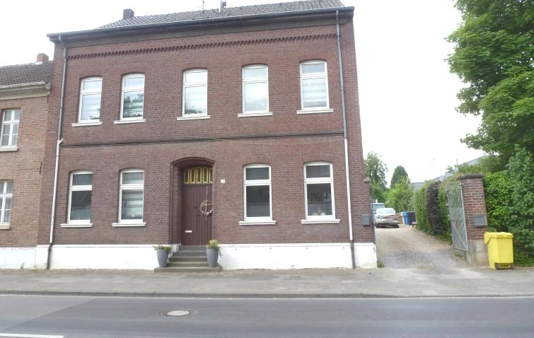 Zweifamilienhaus, Einfamilienhaus, Einfamilienhaus mit Wohnraumanbau und Nebengebäuden in Viersen