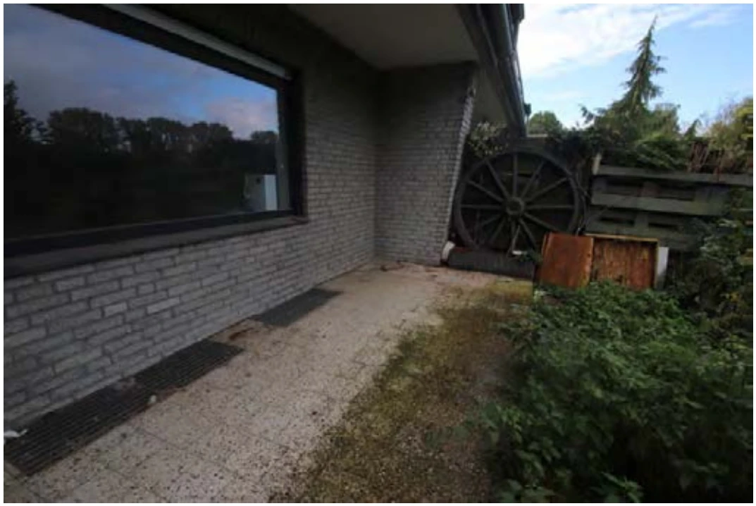 Zweifamilienhaus, Doppelhaushälfte, in nicht fertig gestelltem baulichen Zustand in Grevenbroich