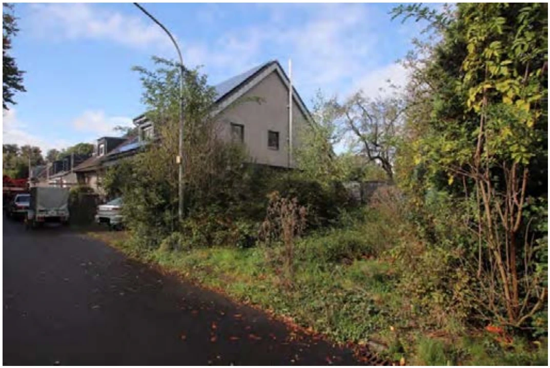 Zweifamilienhaus, Doppelhaushälfte, in nicht fertig gestelltem baulichen Zustand in Grevenbroich — Bild 2