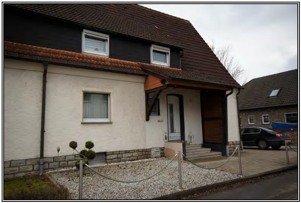 Kfz-Stellplatz, Garage, Doppelhaushälfte in Steinheim — Bild 2