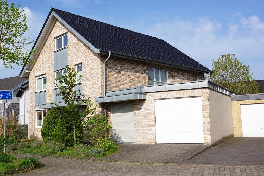 Garage, Einfamilienhaus, Einfamilienhausgrundstück mit zwei Einzelgaragen in Jüchen