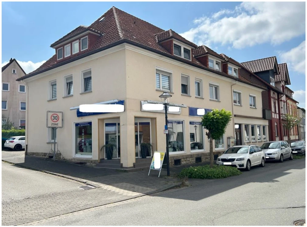 Wohn- und Geschäftshaus mit Garage in Blomberg — Bild 2