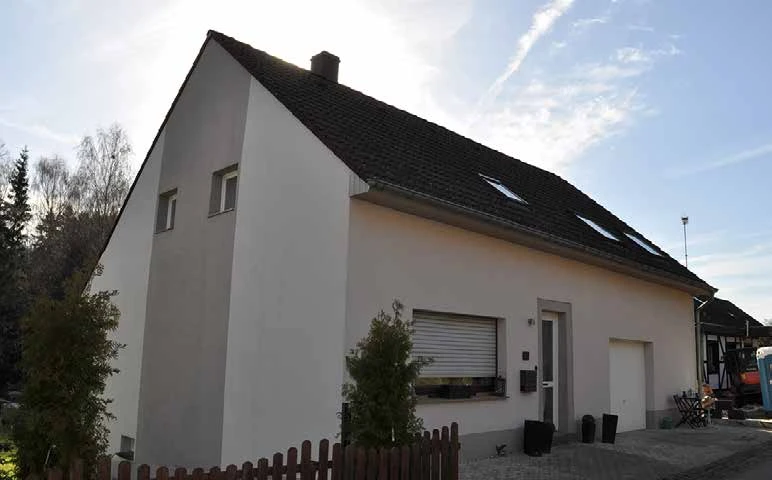 Garage, Einfamilienhaus, Nebengebäude (ehemalige Scheune / Stall) in Dahlem — Bild 2