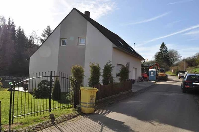Garage, Einfamilienhaus, Nebengebäude (ehemalige Scheune / Stall) in Dahlem
