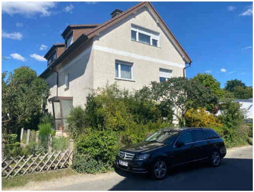 Zweifamilienhaus mit Doppelgarage in Lage — Bild 3