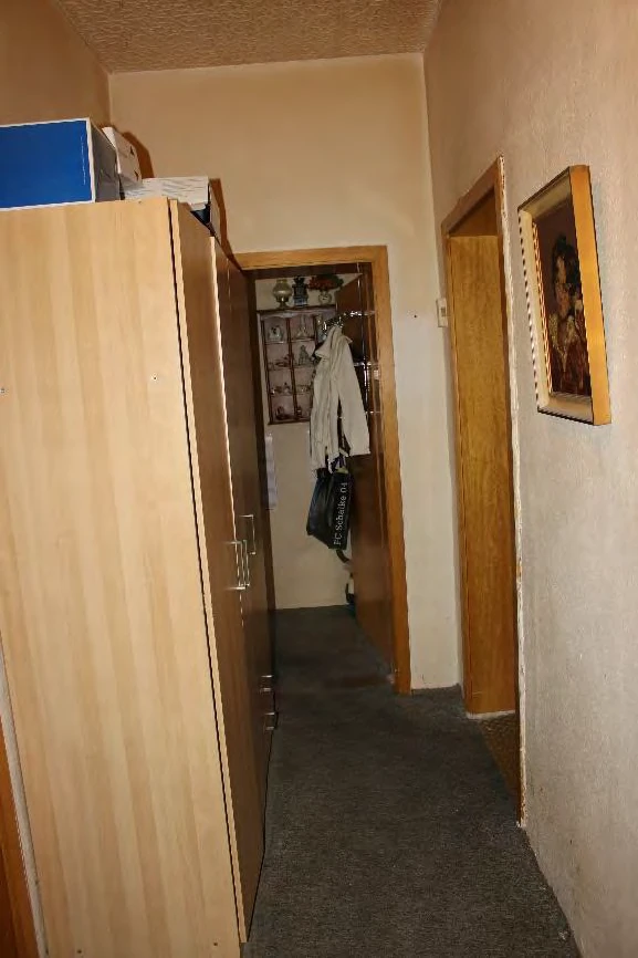 Eigentumswohnung (1 bis 2 Zimmer), ETW Nr. 2 im EG: Diele, Schlafzimmer, Badezimmer, Wohnzimmer mit offenem Küchenbereich. Die ETW Nr. 2 ist zum Wertermittlungsstichtag vermietet. in Recklinghausen — Bild 3
