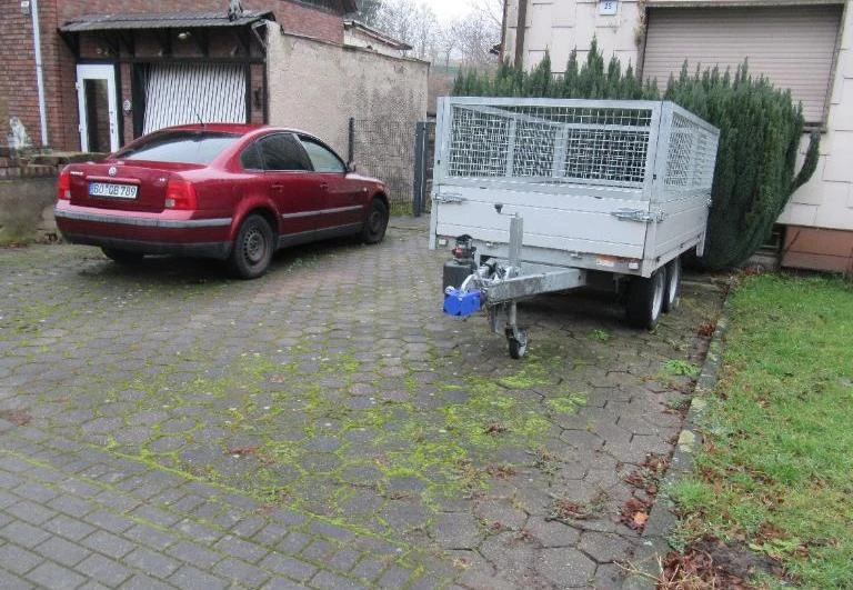 Garage, Einfamilienhaus, Doppelhaushälfte in Obersuhl — Bild 3