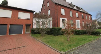 Dreifamilienhaus, Gewerbeeinheit, Pkw-Garage in Waltrop