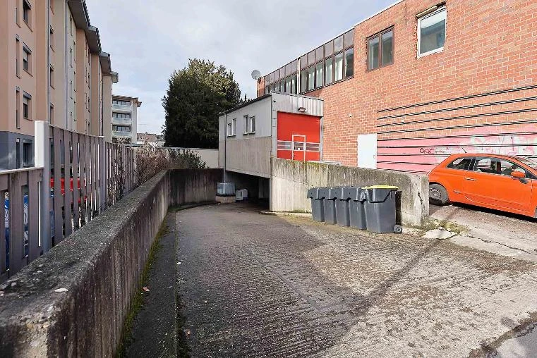 Büro-Geschäftshaus mit Tiefgarage in Menden