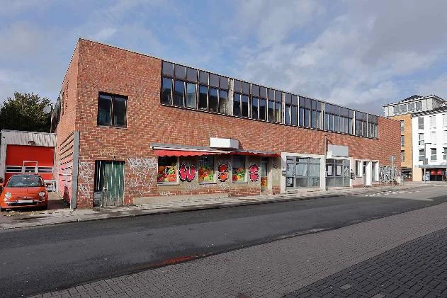 Büro-Geschäftshaus mit Tiefgarage in Menden — Bild 2