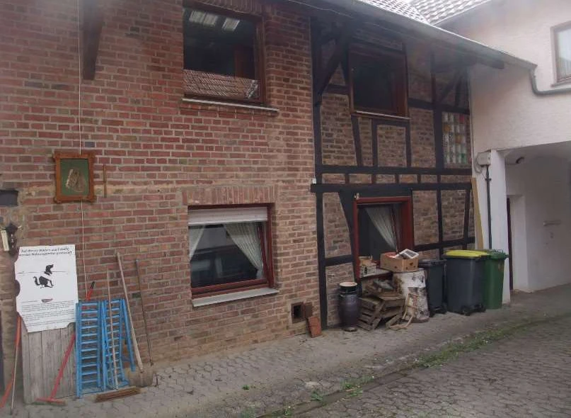 bebaut mit teilunterkellerter zweigeschossiger Resthofstelle bestehend aus einen zweigeschossigem Einfamilienhaus mit Anbau und Scheune, mit Gewächshaus bebautem Grundstück, unbebautes Grundstück , unbebautes Grundstück, Wiese, teilweise mit Nadelbäumen bepflanzt,, unbebautes Grundstücke, Landwirtschaftsfläche in Bornheim — Bild 3