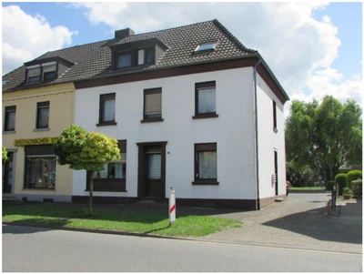 Dreifamilienhaus in Bedburg-Hau