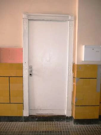 Gewerbeeinheit (z.B. Laden, Büro), als Ferienwohnung genutzt: in Berlin