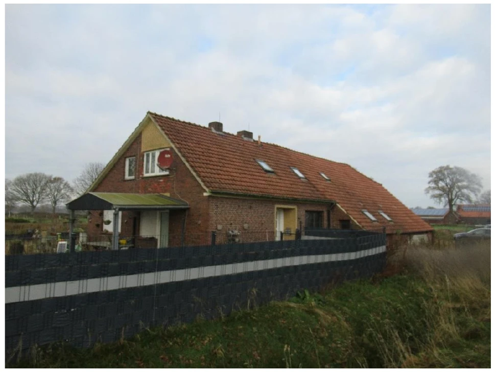 Einfamilienhaus, land- und forstwirtschaftlich genutztes Grundstück, (Rohbau) in Wittmund — Bild 3