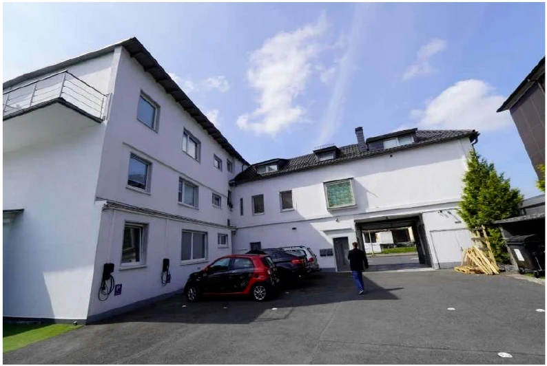 Wohn-/Geschäftshaus, Garage, + Werkstatthalle in Hagen — Bild 2