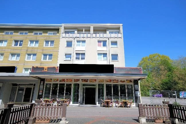 Wohn-/Geschäftshaus, Garage, eine Gewerbeeinheit, acht WE, drei n: in Marl