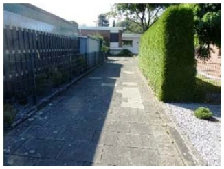 Einfamilienhaus, (genaue Bezeichnung: 2 Einfamilienhäuser),3 Garagen in Neuss — Bild 3