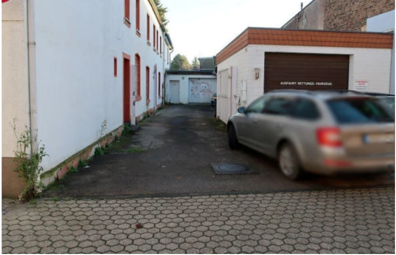 Zweifamilienhaus, Gewerbeeinheit (z.B. Laden, Büro), Garage in Düren — Bild 2