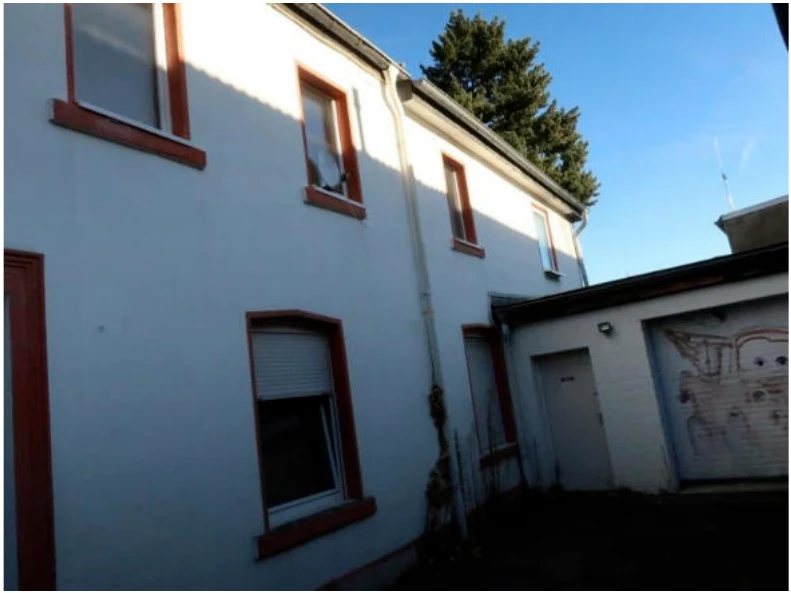 Zweifamilienhaus, Gewerbeeinheit (z.B. Laden, Büro), Garage in Düren