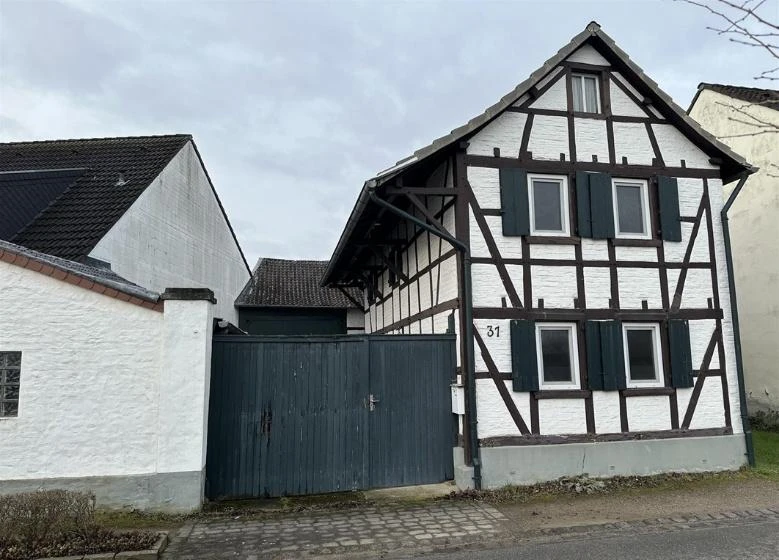 Einfamilienhaus, und Nebengebäude 2x Stall, 1x Scheune in Vettweiß — Bild 2