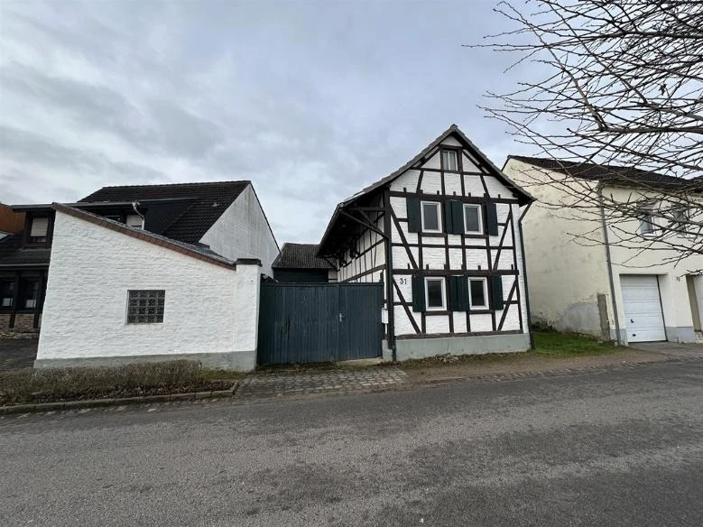 Einfamilienhaus, und Nebengebäude 2x Stall, 1x Scheune in Vettweiß — Bild 3