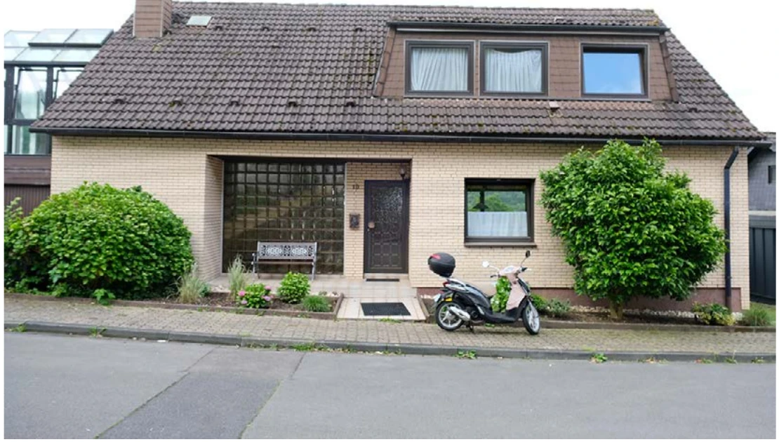 Zweifamilienhaus, Doppelgarage, zwei Kfz-Stellplätze in Odenthal — Bild 3
