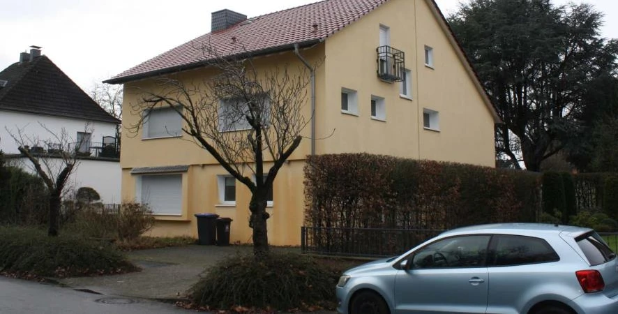 Garage, Kfz-Stellplatz, Einfamilienhaus in Langenfeld — Bild 2