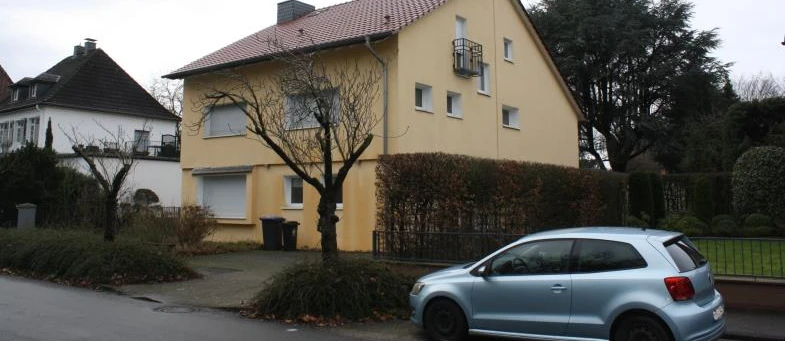 Garage, Kfz-Stellplatz, Einfamilienhaus in Langenfeld — Bild 3