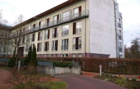 Eigentumswohnung (3 bis 4 Zimmer), Kfz-Stellplatz (Tiefgarage) in Berlin — Bild 2