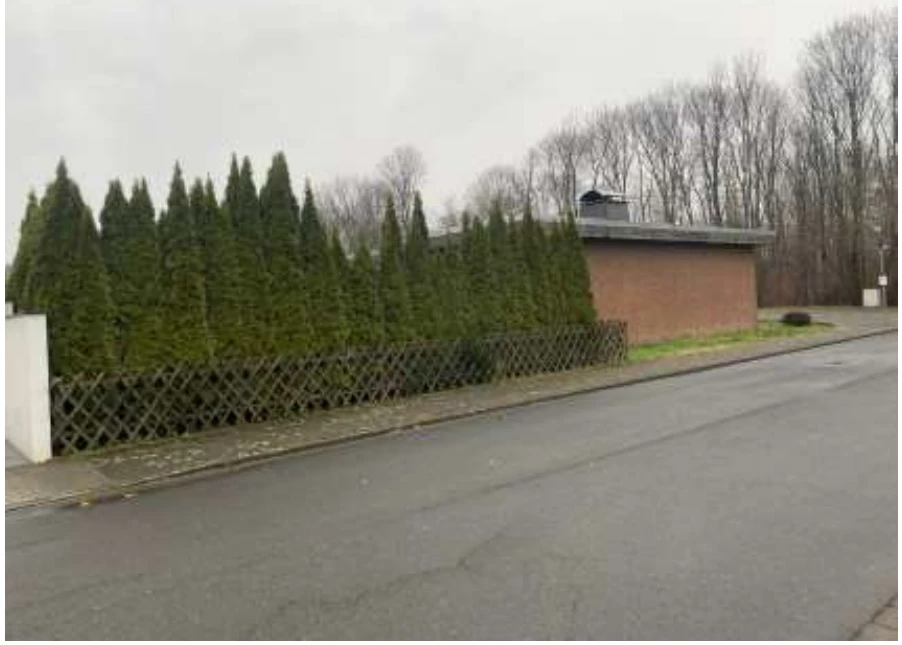 Bungalow und Garage in Duisburg — Bild 3