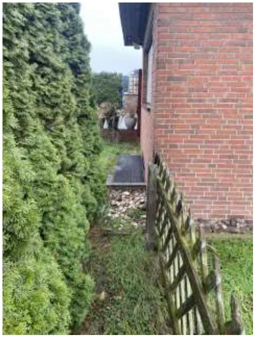 Bungalow und Garage in Duisburg — Bild 2