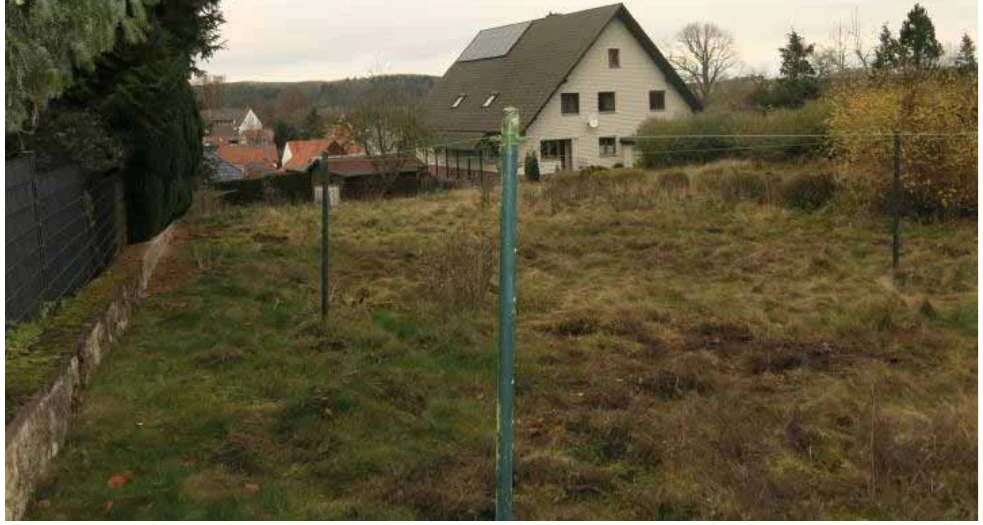 Garage, Mehrfamilienhaus, Einfamilienhaus in Warburg — Bild 2
