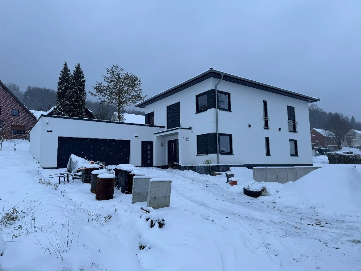 2-geschossiges Einfamilienhaus und Doppelgarage in Hille — Bild 2