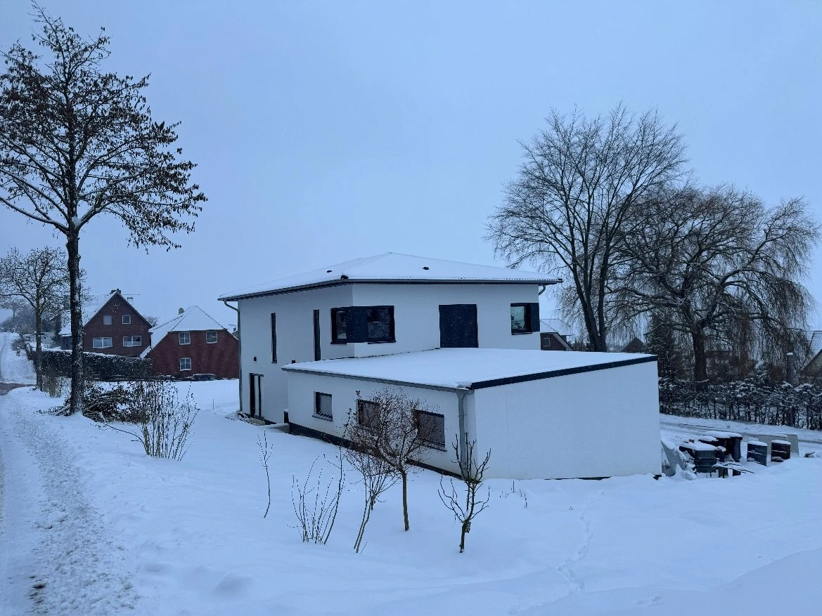 2-geschossiges Einfamilienhaus und Doppelgarage in Hille — Bild 3