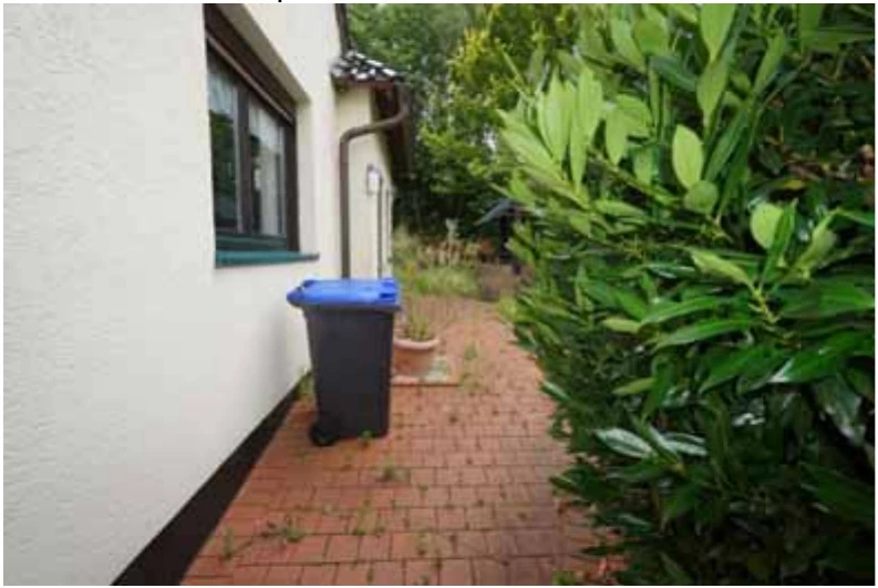 Zweifamilienhaus, drei Fertiggaragen und eine Doppengarage in Schwerte — Bild 3