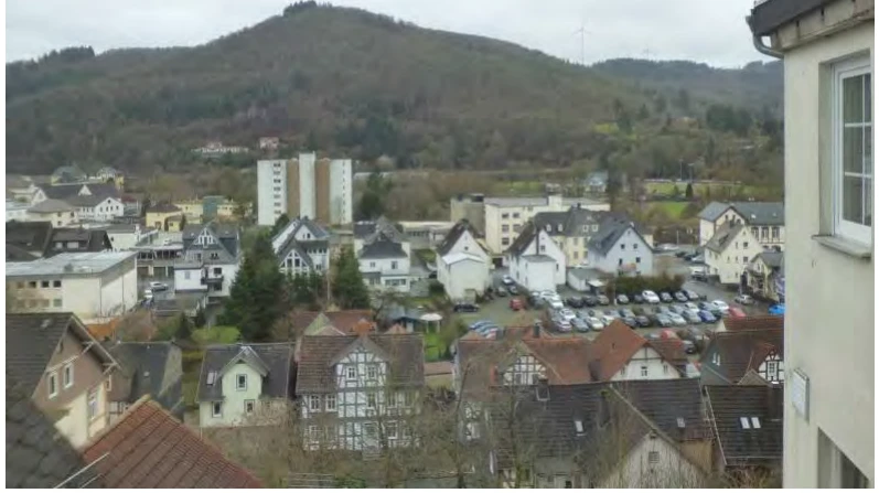 Eigentumswohnung (3 bis 4 Zimmer), Mehrfamilienhaus, Wohn-/Geschäftshaus, Wohnung und Anteil Grundstück in Biedenkopf — Bild 2