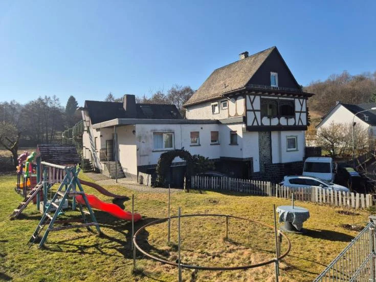 Zweifamilienhaus, Eigentumswohnung (3 bis 4 Zimmer) in Steffenberg