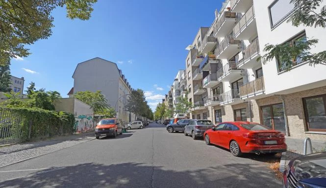 Garage, Grundstück mit Garagenzeilen in Berlin-Neukölln
